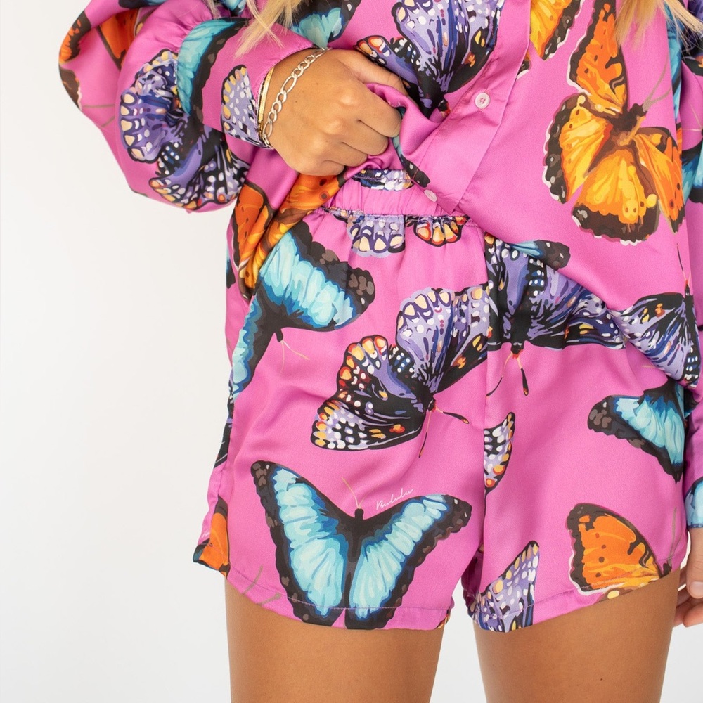 Pink Butterfly Print Women's Shorts